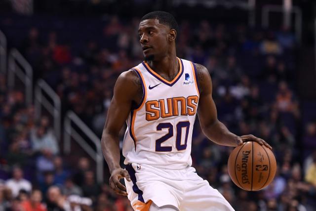 国王力克独行侠止6连败 恩比德37分76人4连胜